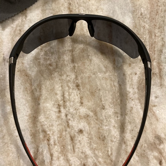 Ironman sunglasses from Foster Grant with case and cleaning cloth - Picture 6 of 6